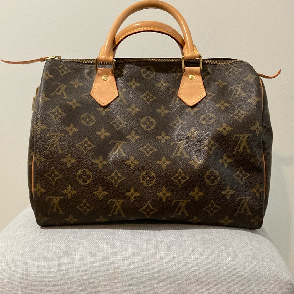 Beautiful authentic Louis Vuitton Speedy bag. **Repaired by skilled cobbler**